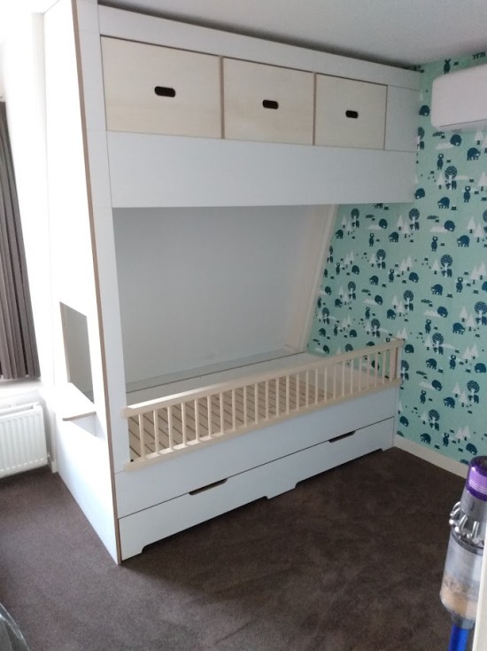 Kinderbed met opbergruimte boven en onder- Amsterdam Kinderbed met opbergruimte boven en onder- Amsterdam